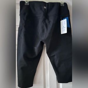 Ewedoos Knee Length Capri Leggings with pockets